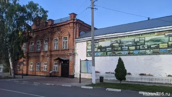 Глава Тетюшского района поздравляет работников музеев.