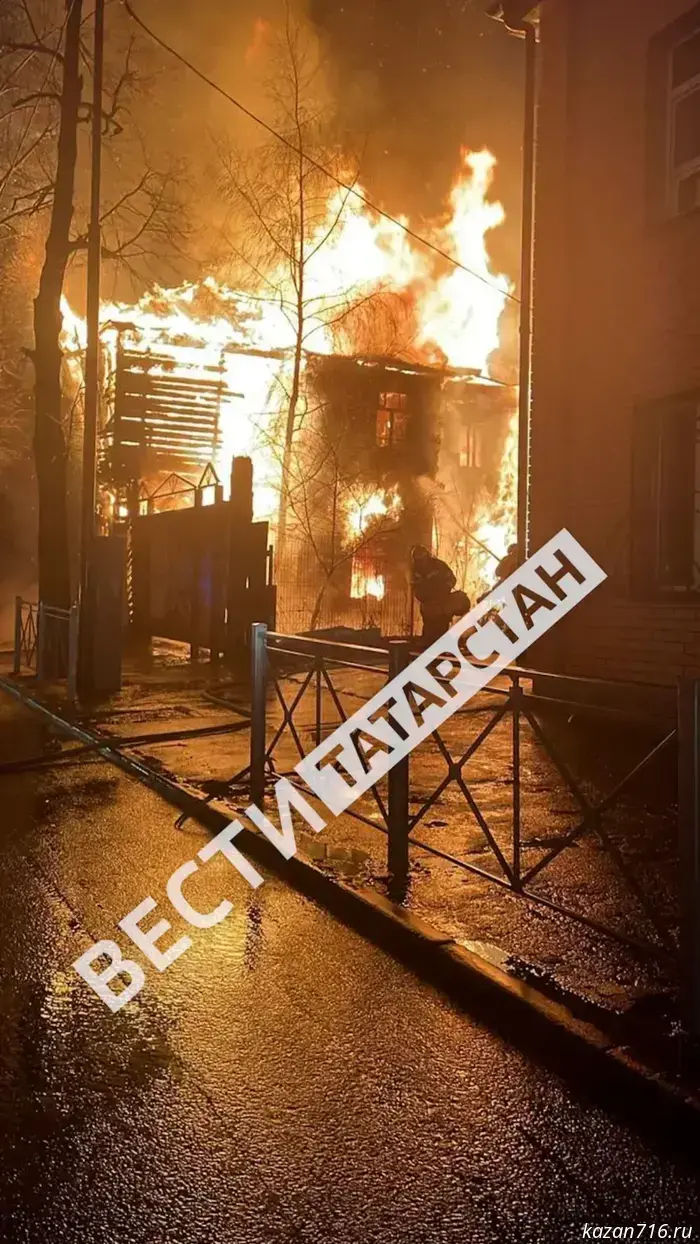 A historic building on Volkova Street in Kazan burned down.