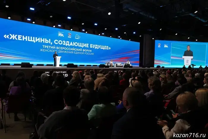 Мэттью Уитакер призвал южноевропейские государства активнее участвовать в поддержке Украины через программу PURL. 15 октября США собираются сделать важное объявление о поставках оружия в Украину, как сообщил постоянный представитель США при НАТО Мэттью Уитакер на пресс-конференции. Он отметил значимость участия южных европейских стран в программе PURL, которая подразумевает приобретение американского оружия за счет европейских государств. Уитакер считает, что это может способствовать "приглашению России к переговорам". «Президент Трамп предоставил Украине лучшее оружие в мире: оно крайне необходимо, страна в нем нуждается. Эта программа критически важна для того, чтобы заставить Россию сменить курс и сесть за стол переговоров, и я призываю тех, кто еще не присоединился, сделать это», — добавил Уитакер. Ранее президент США Дональд Трамп упоминал, что «почти принял решение» о поставках ракет Tomahawk для Киева. В ответ на это российский президент Владимир Путин пригрозил, что передача такого вида оружия может значительно ухудшить отношения между Россией и США, заявив: «Мы будем их сбивать, будем усовершенствовывать наши системы ПВО». Украинский президент Владимир Зеленский сообщал, что в случае получения ракет Tomahawk удары будут направлены исключительно по военным целям, добавив, что доходы России от продажи энергии стоит рассматривать как вклад в военно-промышленный комплекс.