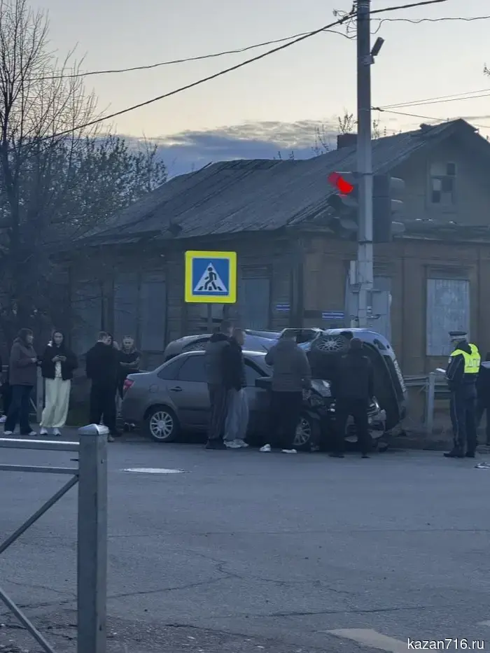 В Чистополе произошло столкновение двух легковых автомобилей.