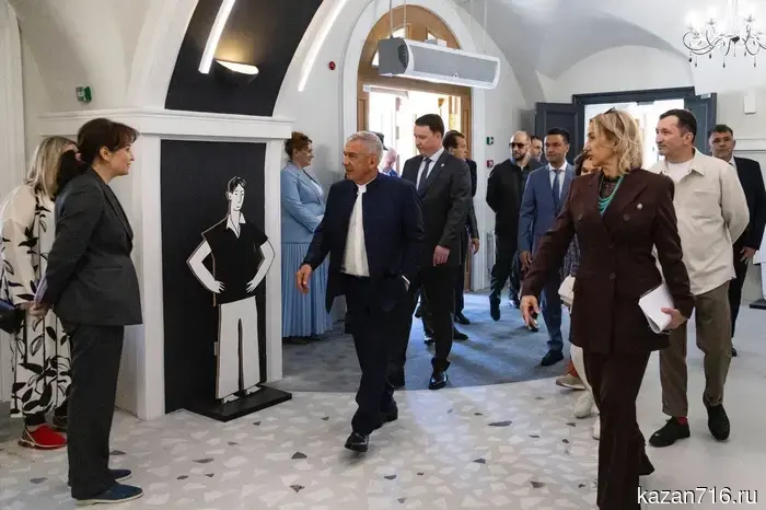 В Международный день защиты детей Президент Республики Татарстан посетил Казанский ТЮЗ.