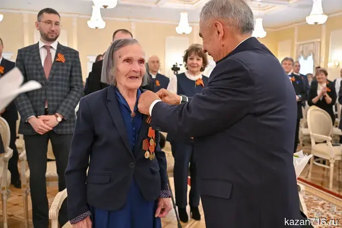 Рустам Минниханов вручил государственные награды в Казанском Кремле.