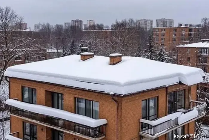 The roof of another residential building collapsed in Kazan.